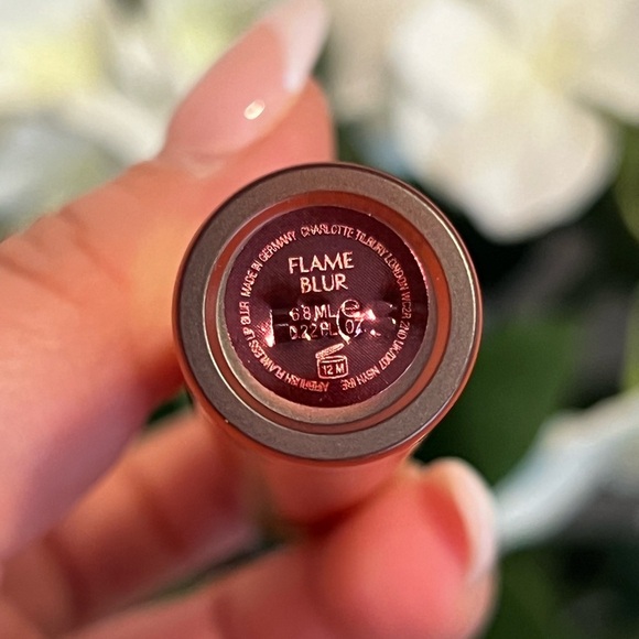 CHARLOTTE TILBURY • AIRBRUSH FLAWLESS LIP BLUR • FLAME BLUR - Picture 4 of 4
